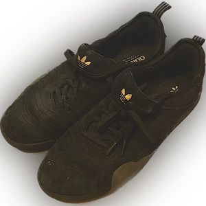 ADIDAS BLACK SKATE SHOES SIZE 9 (vintage style)